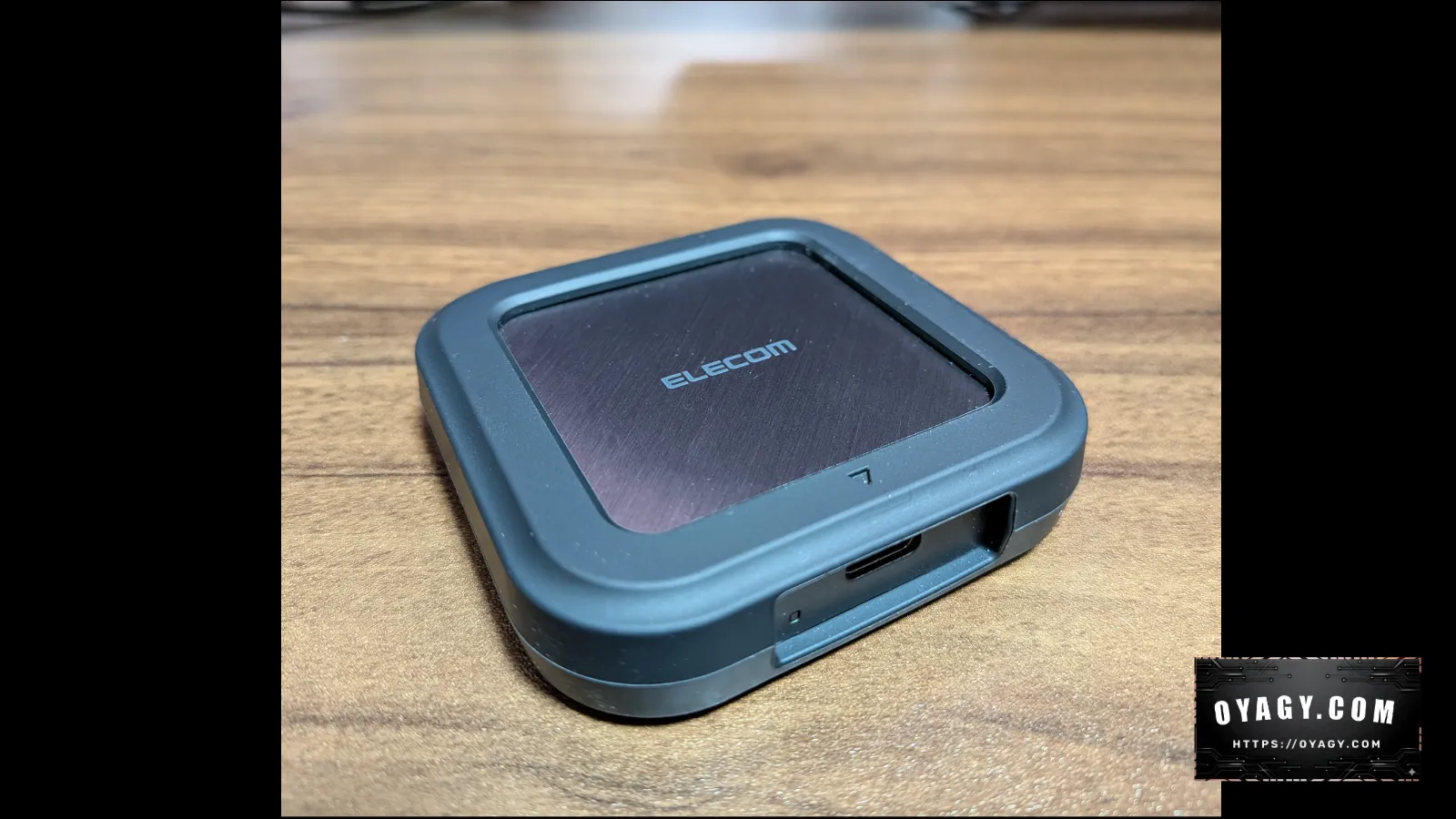 エレコムのポータブルSSD「ESD-EHC2000GBK」の接写